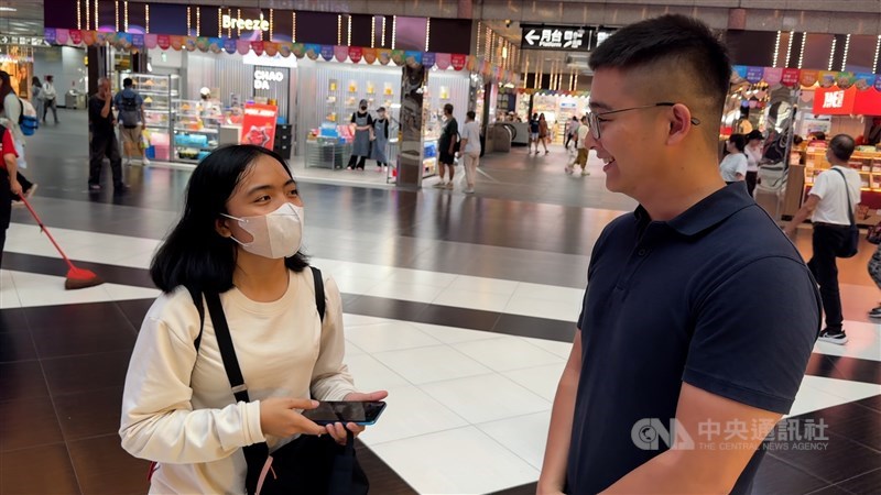 NCCU student Ethan Huang (right) practices his Indonesian by speaking with an Indonesian migrant worker at Taipei Main Station in early July. CNA photo Aug. 12, 2026