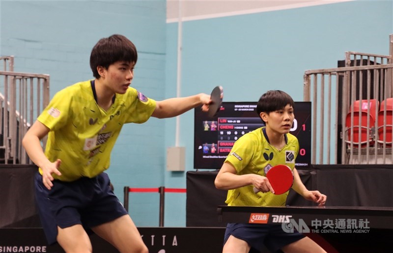 Taiwanese table tennis pair Lin Yun-ju (left) and Cheng I-ching (right). CNA file photo