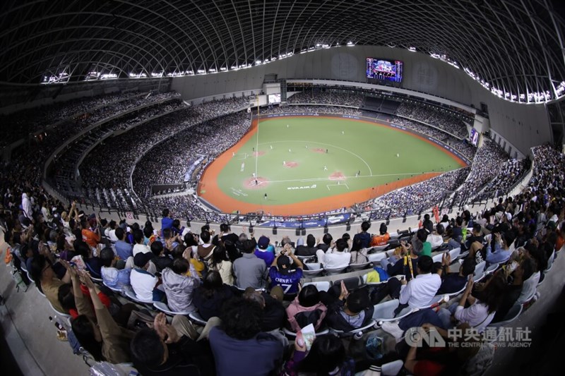 The baseball field at the Taipei Dome. CNA file photo