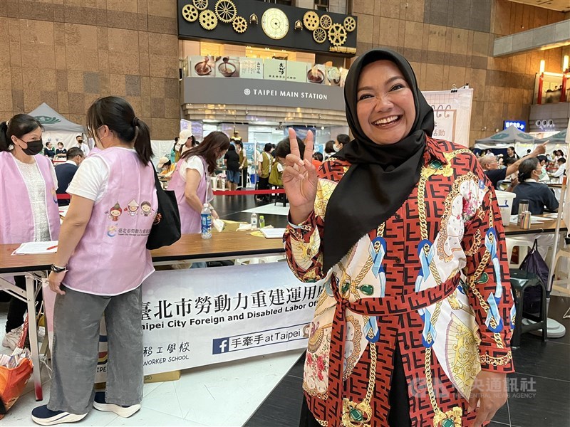 Indonesian domestic worker Surya Dewi flashes a victory sign at a free health check event at Taipei Main Station on Sunday. CNA photo Aug. 16, 2026