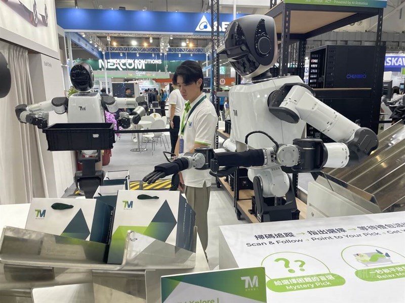 Humanoid robots are on display at the Techman Robot booth during Intelligent Asia 2026 in Taipei on Wednesday. CNA photo Aug. 19, 2026