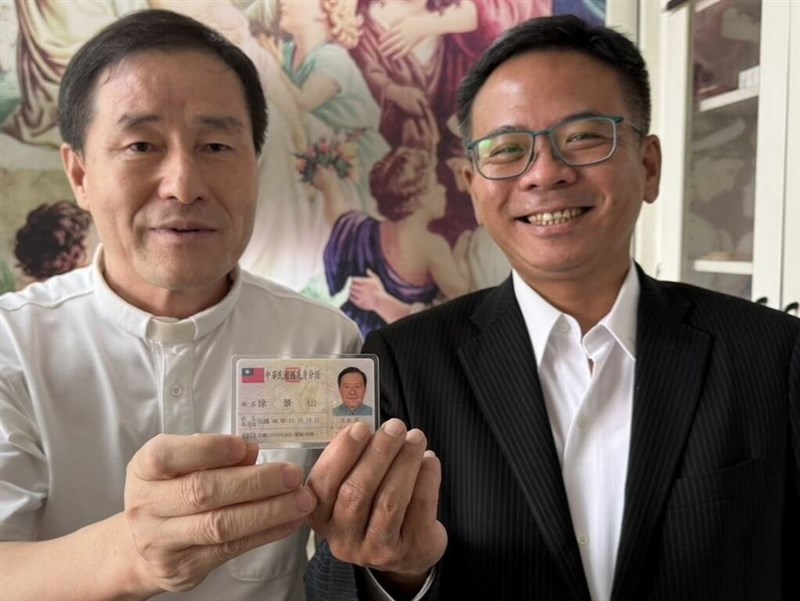 Father Xu Jingshan (left) displayed his newly issued Taiwan ID card. Photo courtesy of a private contributor