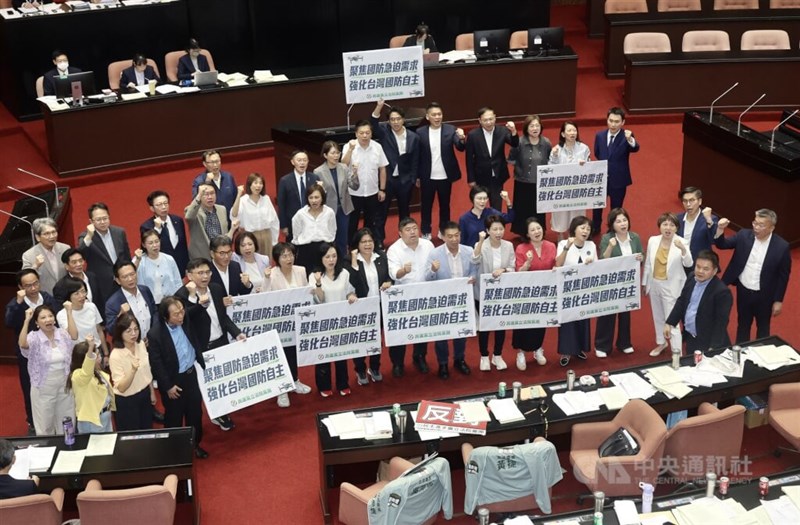 Democratic Progressive Party lawmakers call for a focus on urgent national defense needs at the Legislative Yuan in Taipei on Thursday as the legislature passes the Act on Strengthening Defense Autonomy and Developing the Unmanned Vehicles Industry. CNA photo Aug. 27, 2026