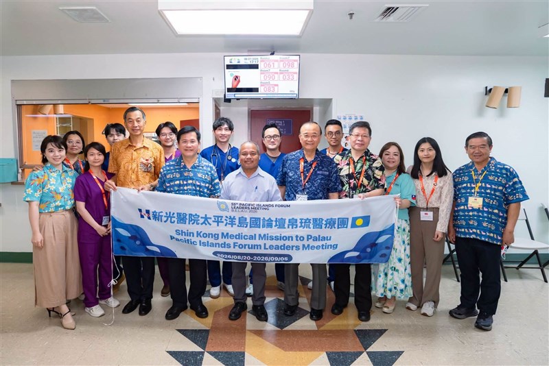 Palau National Hospital welcomes Foreign Minister Lin Chia-lung (front fourth left) during her visit in June. Photo taken from Lin Chia-lung's Facebook account
