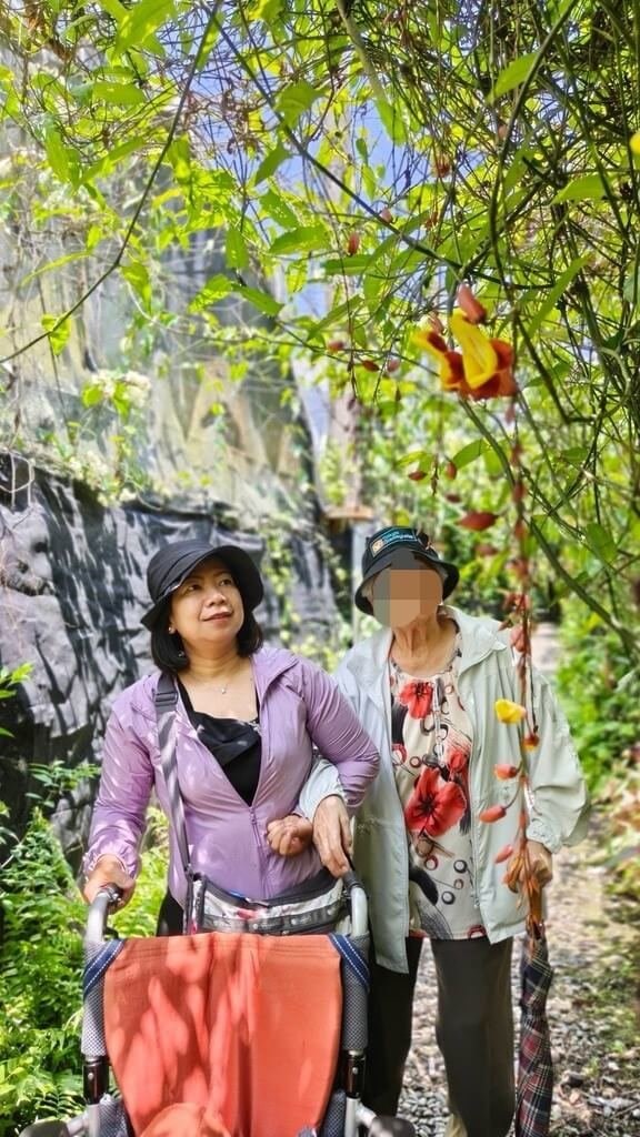 Indonesian caregiver Shirley (left). Photo courtesy of a private contributor