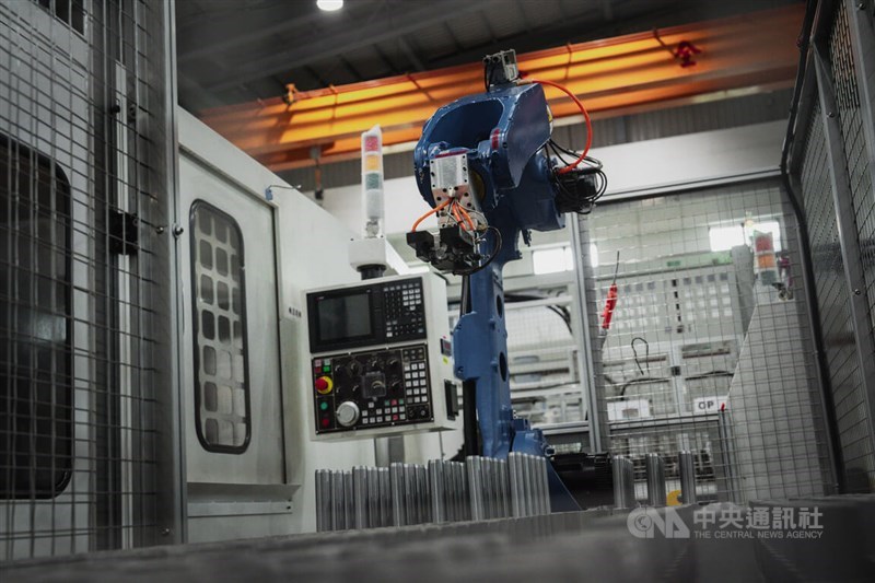 A robotic arm and an automated management system are installed inside the 205th Arsenal's production line. CNA photo Aug. 30, 2026