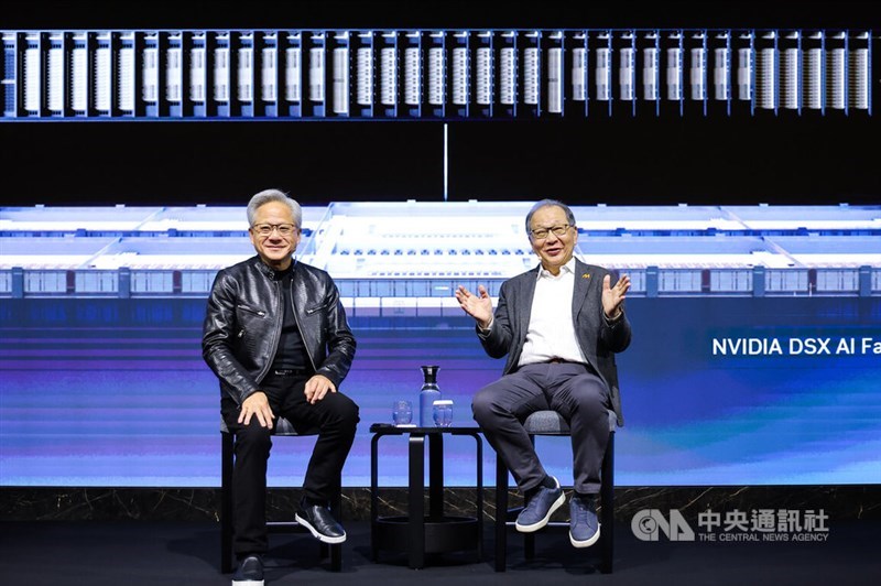 Nvidia Corp. founder and CEO Jensen Huang (left) and MediaTek Vice Chairman and CEO Rick Tsai speak to reporters at a press event in Taipei in June. CNA file photo