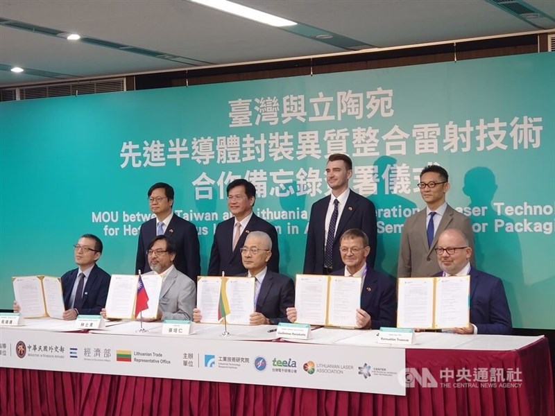 ITRI President Chang Pei-zen (seated, center) and other officials pose for a photo with the signed MOU on Friday. CNA photo Sept. 4, 2026