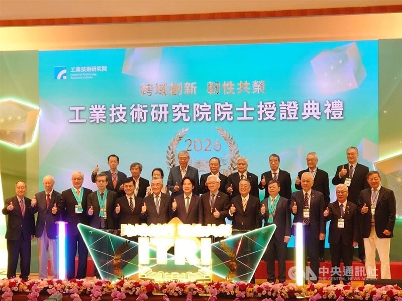 President Lai Ching-te (front row, center) poses for a group photo at the ITRI ceremony in Hsinchu on Monday. CNA photo Sept. 7, 2026