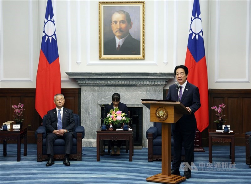 President Lai Ching-te (right) delivers a welcome speech to a visiting delegation of JIP lawmakers at the Presidential Office in Taipei on Tuesday. CNA photo Sept. 8, 2026