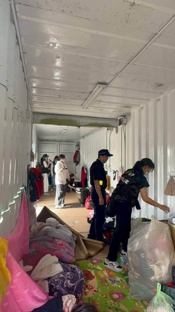 Police officers raid the site where the victims were held. Photo courtesy of the National Immigration Agency