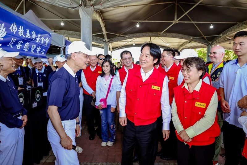 President Lai Ching-te (front center) inspects a large-scale earthquake disaster response drill in Taitung County on Friday. Photo courtesy of the Ministry of the Interior