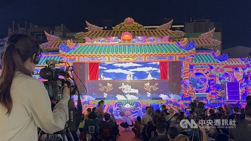 People gather to watch a hand puppet theater performance in Tainan's Anping District on Friday. CNA photo Sept. 18, 2026