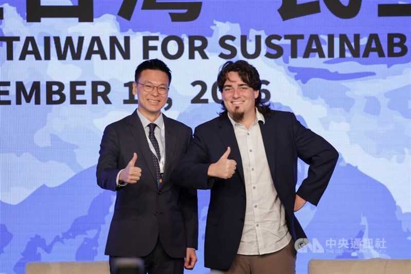 Palmer Luckey (right) and National Security Council Deputy Secretary-General Lin Fei-fan give thumbs-up as they pose together during a media event in Taipei on Saturday. CNA photo Sept. 19, 2026