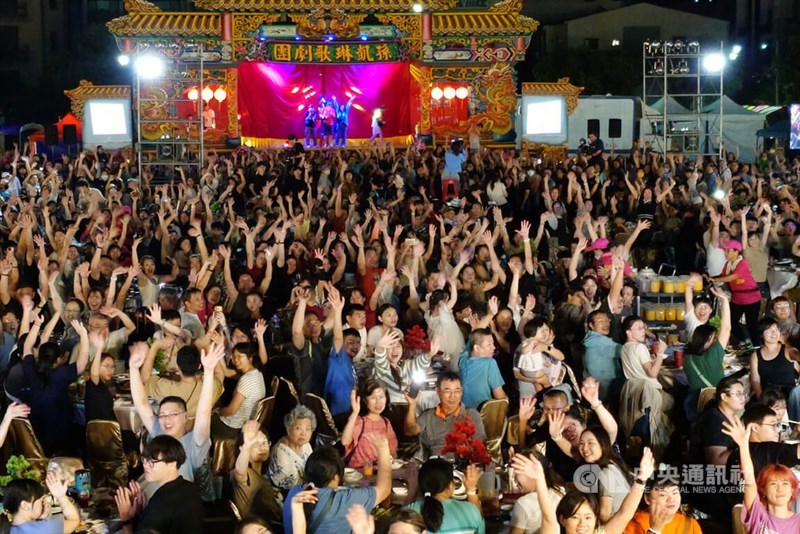Throngs of people attend the outdoor performance of "Justice Bao Beheads Chen Shimei" in Tainan's Anping District on Sunday. CNA photo Sept. 20, 2026