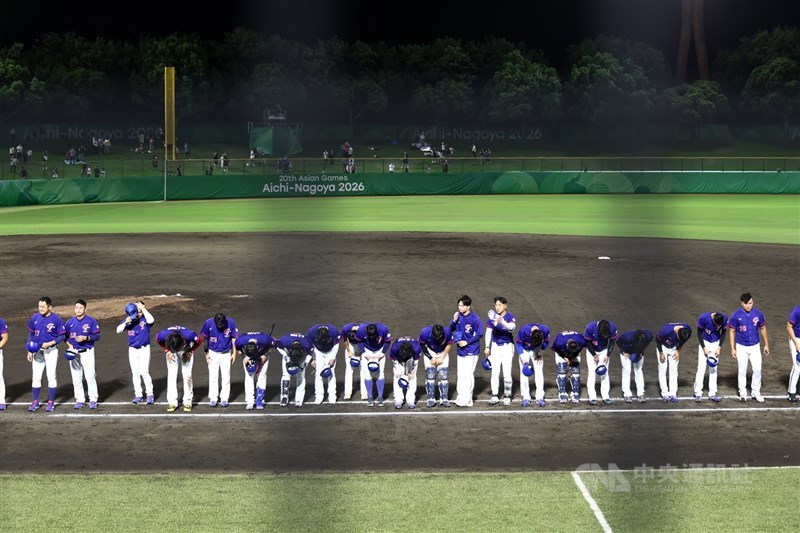 Taiwanese players bow to fans after their opening baseball game against South Korea at the 2026 Aichi-Nagoya Asian Games on Monday, thanking them for their support. CNA photo Sept. 21, 2026