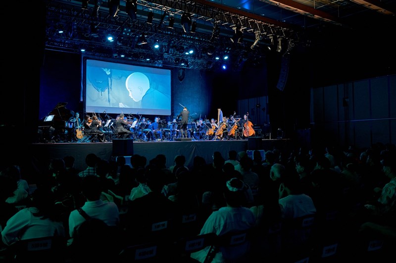 Audience members enjoy a rendition of the song “I see” during the concert on Saturday. Photo courtesy of Meow Meow International