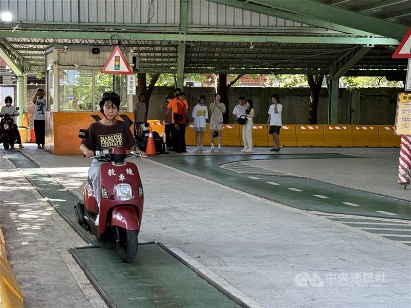 A woman takes a road test on an enclosed circuit. CNA file photo