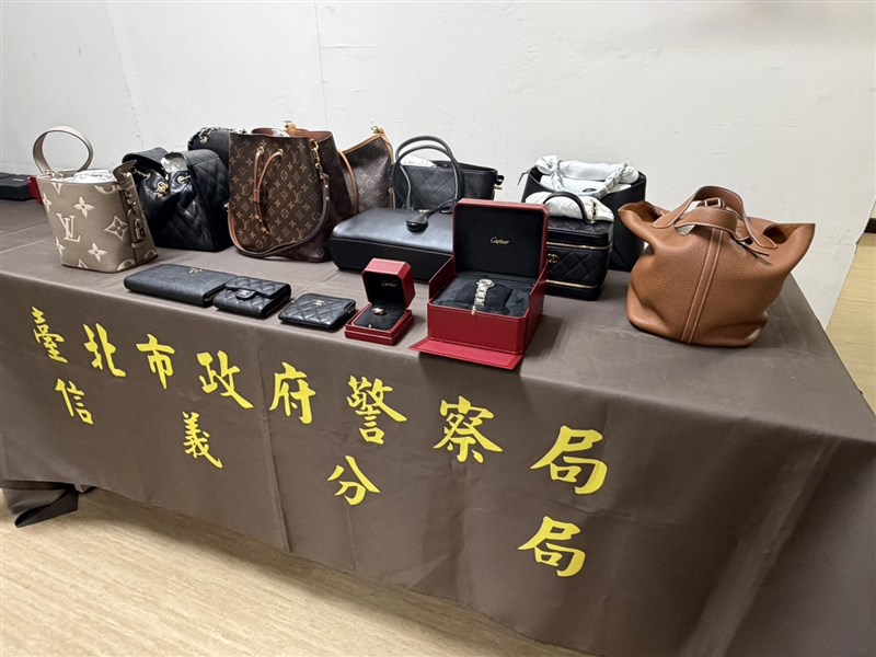 Various luxury items belonging to a former Taipei City social worker surnamed Chiang that were seized by police are displayed on Wednesday. Photo courtesy of local authorities