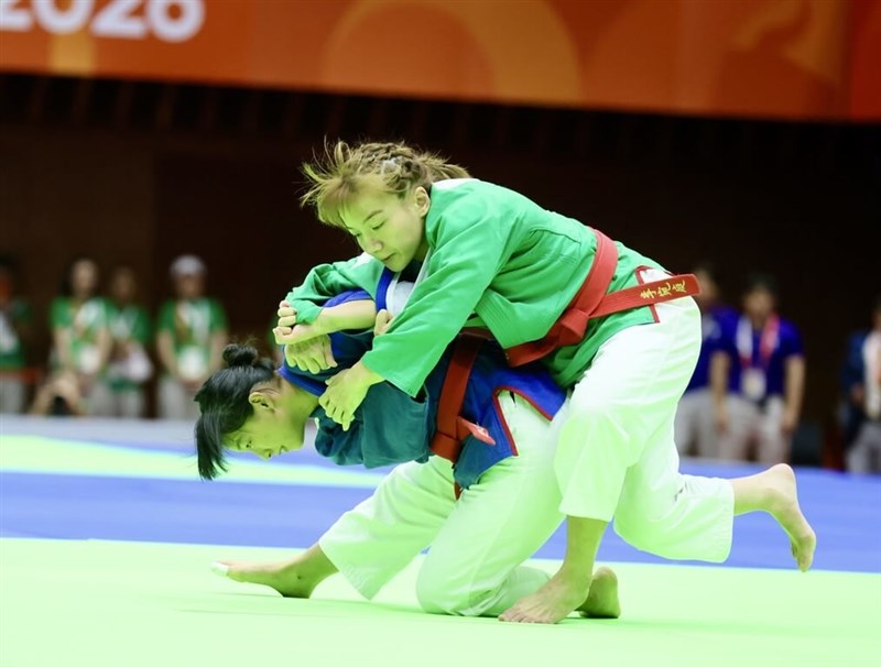 Taiwan's Lee Wan-ting (right) plays against compatriot Wang Ping-chun (left) in the women's 57-kilogram kurash event at the 2026 Aichi-Nagoya Asian Games Sunday. Photo courtesy of Team Taiwan Sept. 27. 2026
