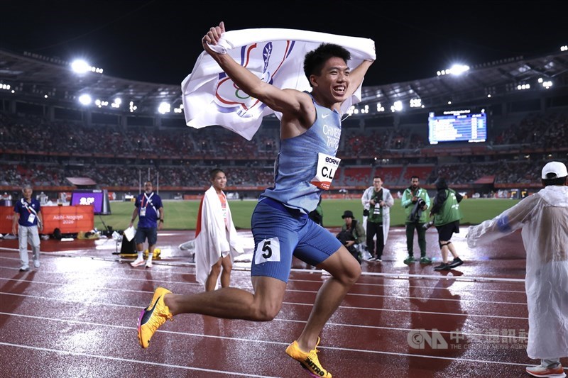 Lin Chung-wei celebrates his bronze medal win in the men's 400-meter hurdles at the Aichi-Nagoya Asian Games on Monday. CNA photo Sept. 28, 2026