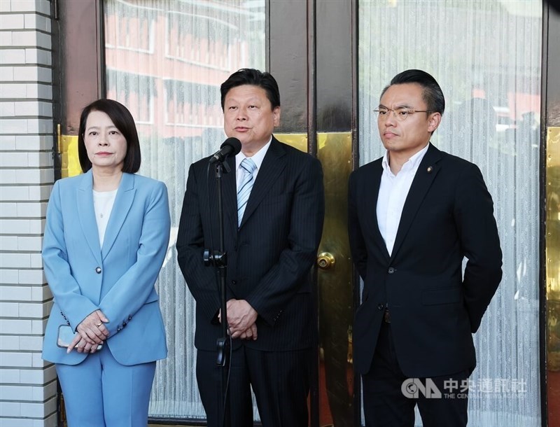 KMT caucus leader Fu Kun-chi (center) speaks to reporters outside the Legislative Yuan on Tuesday. CNA photo Sept. 29, 2026