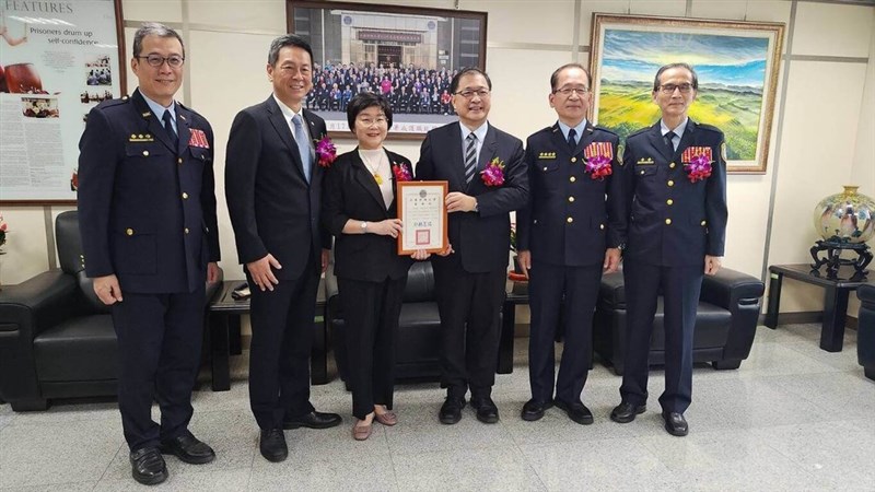 AIDC President Chuang Hsiu-mei (third from left) poses with law enforcement personnel and officials. Photo courtesy of the AIDC