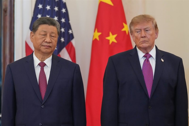 Chinese President Xi Jinping (left) poses with U.S. President Donald Trump at the White House on Sept. 24. Source: AP photo