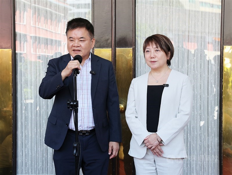 Democratic Progressive Party legislative caucus chief executive Chuang Jui-hsiung (left). CNA photo Sept. 29, 2026
