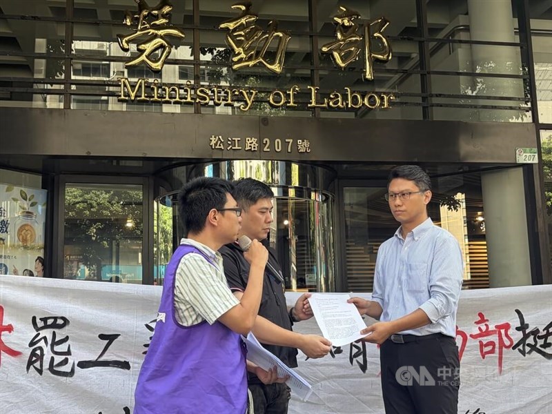 Union workers at AGC Display Glass Taiwan petition the Ministry of Labor on Wednesday over stagnant wages ahead of next week's strike. CNA photo Sept. 30, 2026