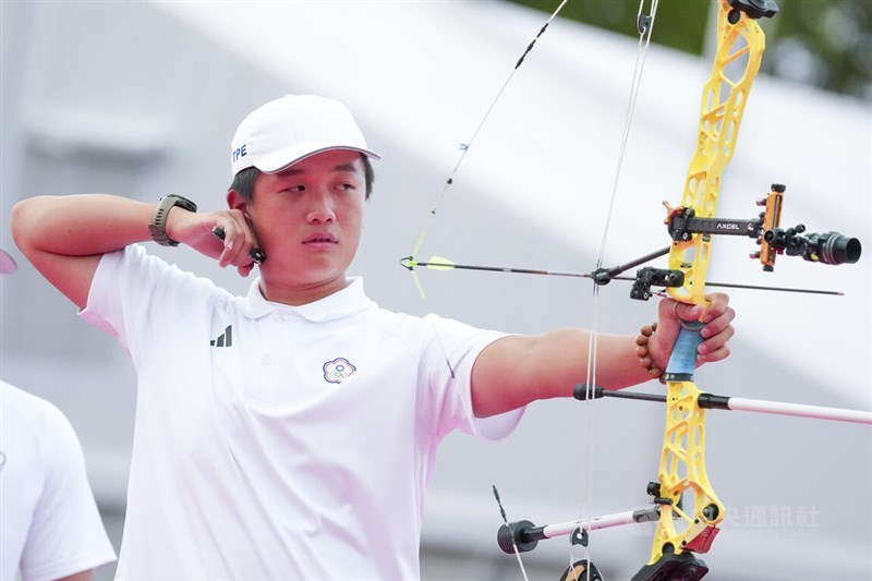Taiwan’s Chang Cheng-wei in action during the men’s compound archery team event at the Nagoya Asian Games on Wednesday.