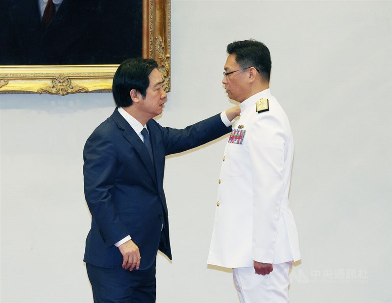 President Lai Ching-te promotes the Navy's Vice Admiral Yuan Sheng-hua to deputy director-general of Taiwan's Coast Guard Administration on Thursday. CNA photo Oct. 1, 2026