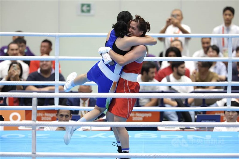 Taiwanese boxer Chen Nien-chin (in red) embraces Indian boxer Parveen Hooda (in blue) after losing to Hooda in the women's 65kg gold medal bout at the Asian Games in Nagoya, Japan on Friday. Chen won the silver medal. CNA photo Oct. 2, 2026