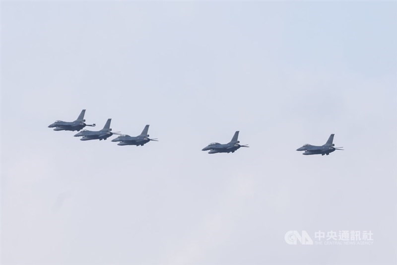Five F-16V fighter jets fly over Taipei in formation. CNA photo Oct. 2, 2026