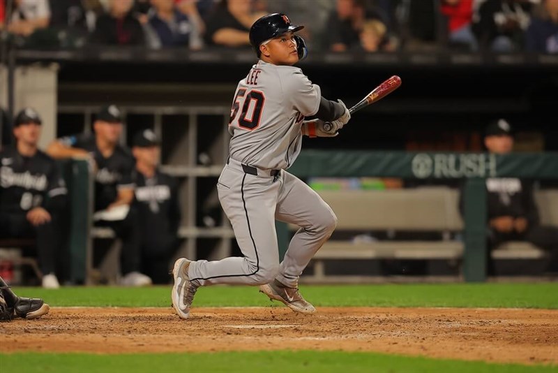 Lee Hao-yu hits his 10th home run of the season during a road game against the Chicago White Sox on Sept. 18, 2026, becoming the first Taiwanese player to reach that mark in a single MLB regular season. AP photo
