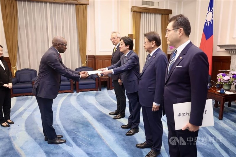President Lai Ching-te (3rd right) receives the credentials of new Eswatini Ambassador to Taiwan Vulindlela Kunene at the Presidential Office in Taipei on Monday. CNA photo Oct. 5, 2026