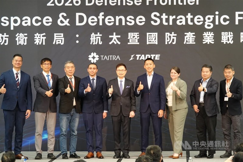 TAITRA Chairman James Huang (center) poses with Anduril Taiwan head Alex Chang (fourth right) and Mira Resnick (third right), a senior director at Saronic Technologies, at a forum on the aerospace and defense industries in Taipei Wednesday. CNA photo Oct. 7, 2026.