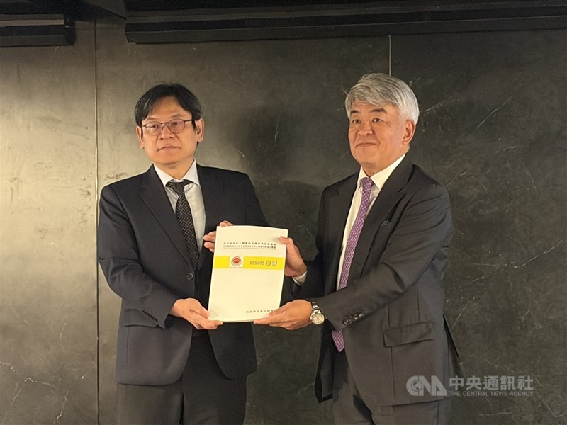 The Japanese Chamber of Commerce and Industry Taipei Chairman Yuichi Masuda (right) presents the chamber's annual white paper to Taiwan's National Development Council Minister Yeh Chun-hsien in Taipei on Wednesday. CNA photo Oct. 7, 2026