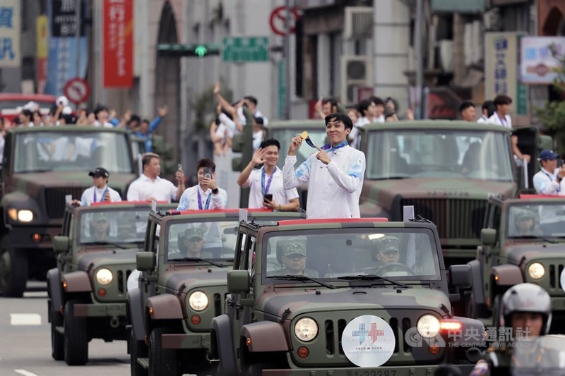 Asian Games high jump gold medalist Fu Chao-hsuan (front) leads a group of athletes in a parade during the National Day celebrations in front of the Presidential Office in Taipei on Saturday. CNA photo Oct. 10, 2026