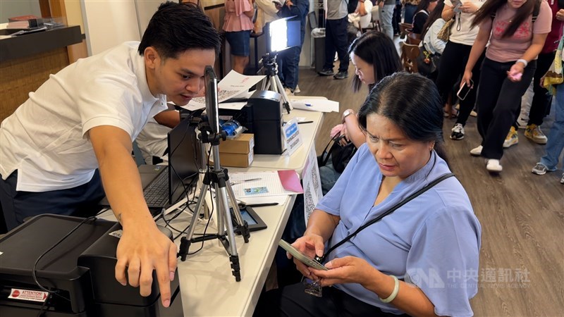 A Filipino migrant worker applies for an OWWA E-Card, which provides access to welfare services and discounts at participating businesses, at the OFW Global Center–Taipei on Sunday. CNA photo Oct. 11, 2026