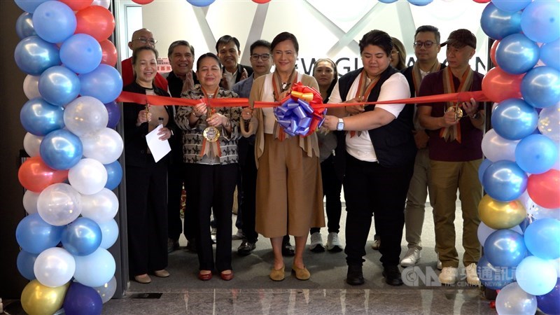 Manila Economic and Cultural Office (MECO) Chairperson Corazon Avecilla-Padiernos (center) and Overseas Workers Welfare Administration (OWWA) Administrator Patricia Yvonne Caunan (second right) cut the ribbon to inaugurate the OFW Global Center–Taipei on Sunday. CNA photo Oct. 11, 2026