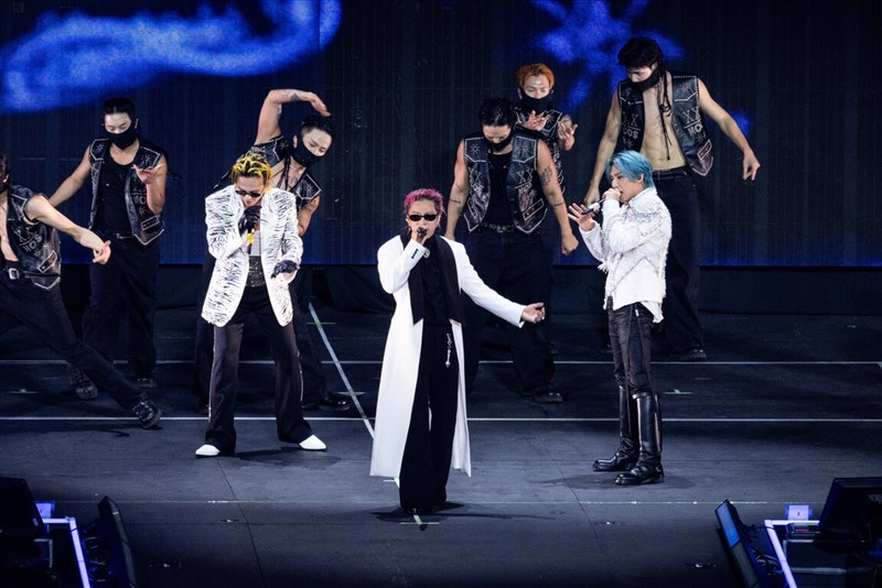 BigBang members perform at the Taipei Dome on Friday evening. Photo courtesy of a local contributor