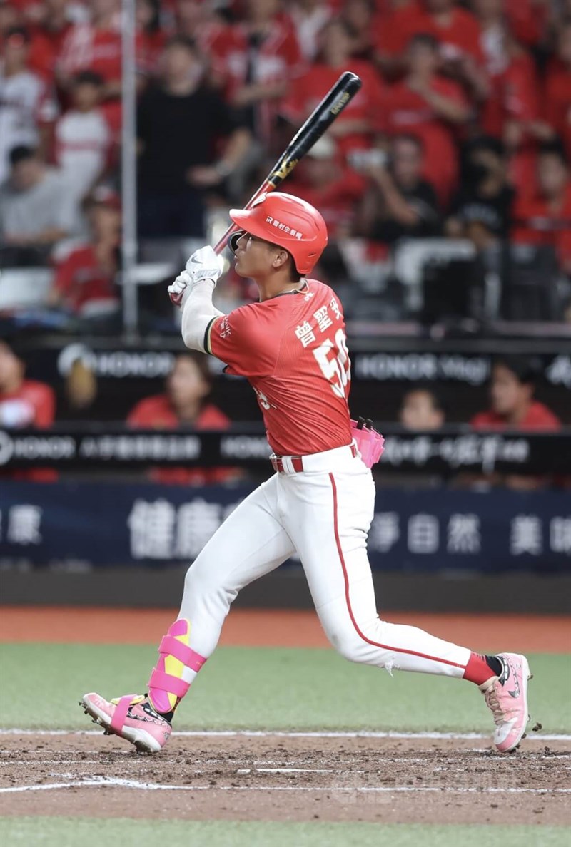 Wei Chuan Dragons outfielder Zeng Sheng-an. CNA photo Oct. 18, 2026