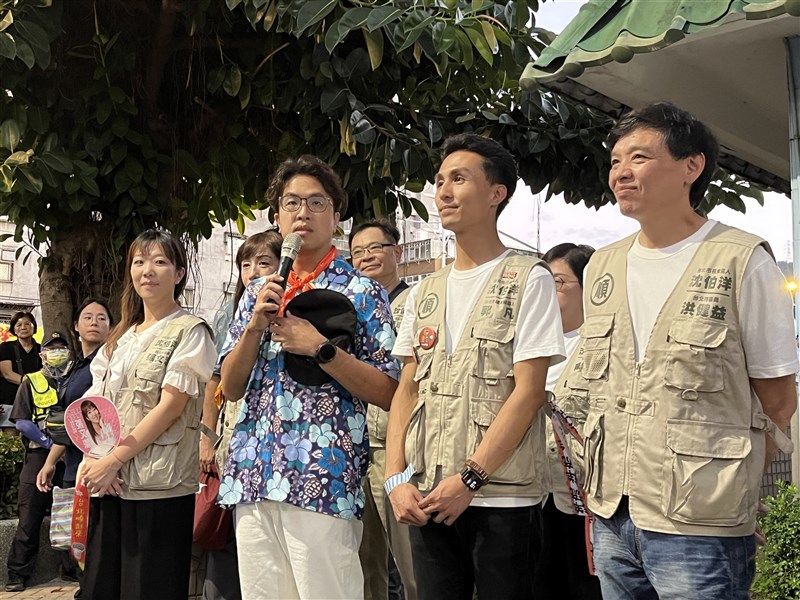 Taipei mayoral candidate Puma Shen (second left). CNA photo Oct. 18, 2026
