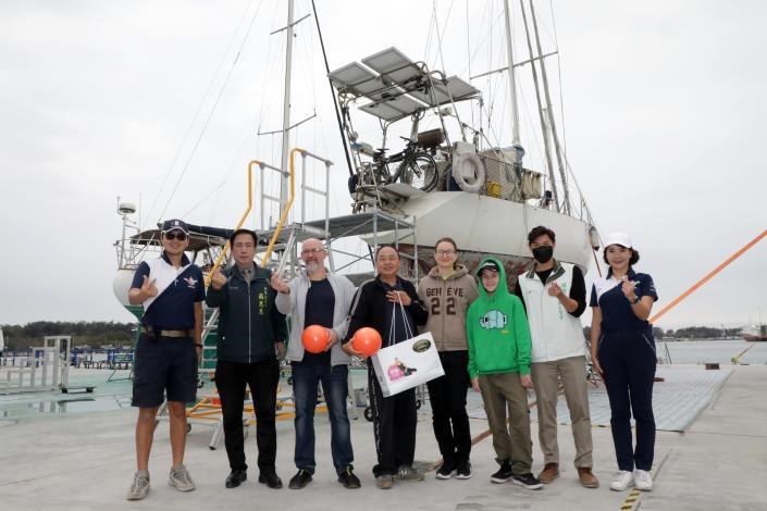 Ukrainian Family Repairs Sailboat in Anping Harbor—Tainan City Mayor Huang Wei-che Expresses Concern and Directs Relevant Departments to Provide Timely Assistance
