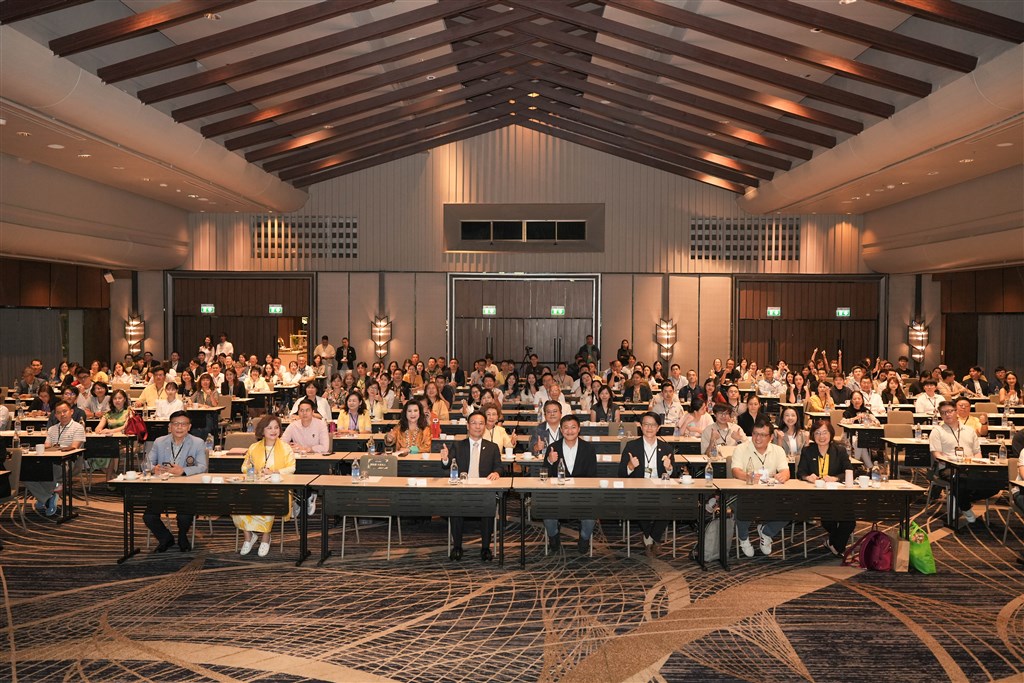 National Formosa University’s inaugural Overseas Youth Lecture drew more than 200 young entrepreneurs, investors, and Taiwanese business leaders from Taiwan and Thailand.
