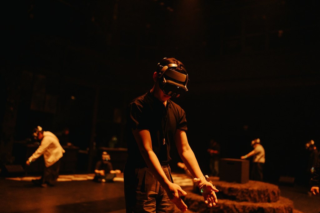 At NTT, audiences are invited to encounter new forms of performance firsthand, becoming active participants. © National Taichung Theater. （Photograph: Lin Chun-yung）