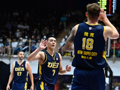 Jeremy Lin Loses to Brother Joseph in 1st Face-Off in Taiwan