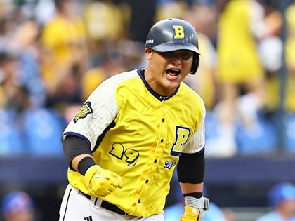 Chen Chun-hsiu, Brothers secure extra-inning win on walk-off homer
