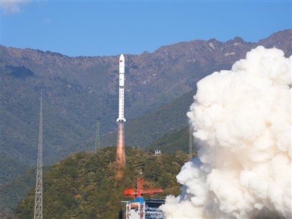 China to launch rocket Friday; will fly over Taiwan